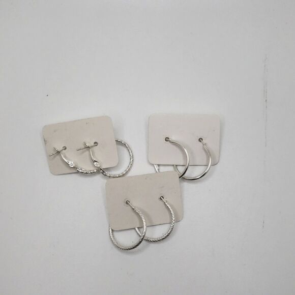 Small Silver hoop Earrings minimalist  jewelry - Picture 2 of 3